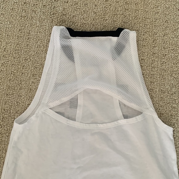 white under armour tank top - Picture 3 of 3